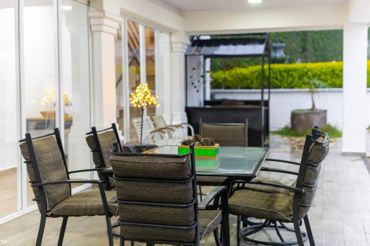 Hotel Cocoview, Bar & Restaurante Valle de Angeles Bagian luar foto
