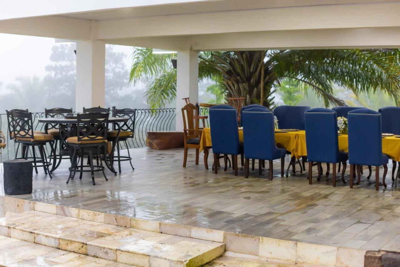 Hotel Cocoview, Bar & Restaurante Valle de Angeles Bagian luar foto