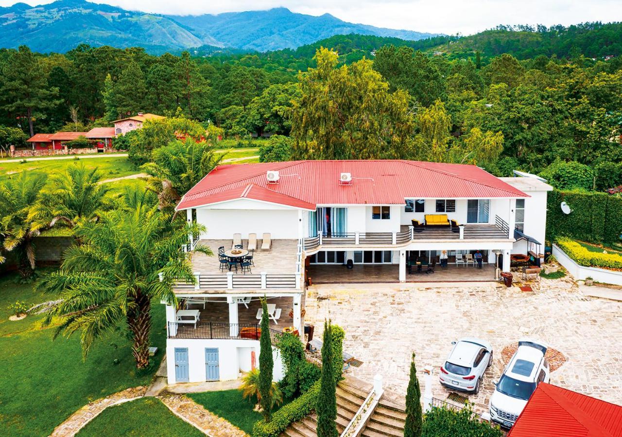 Hotel Cocoview, Bar & Restaurante Valle de Angeles Bagian luar foto