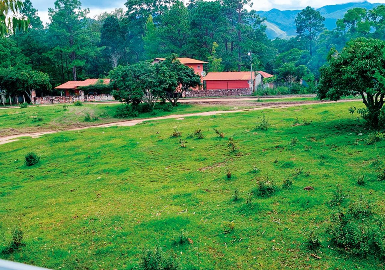 Hotel Cocoview, Bar & Restaurante Valle de Angeles Bagian luar foto